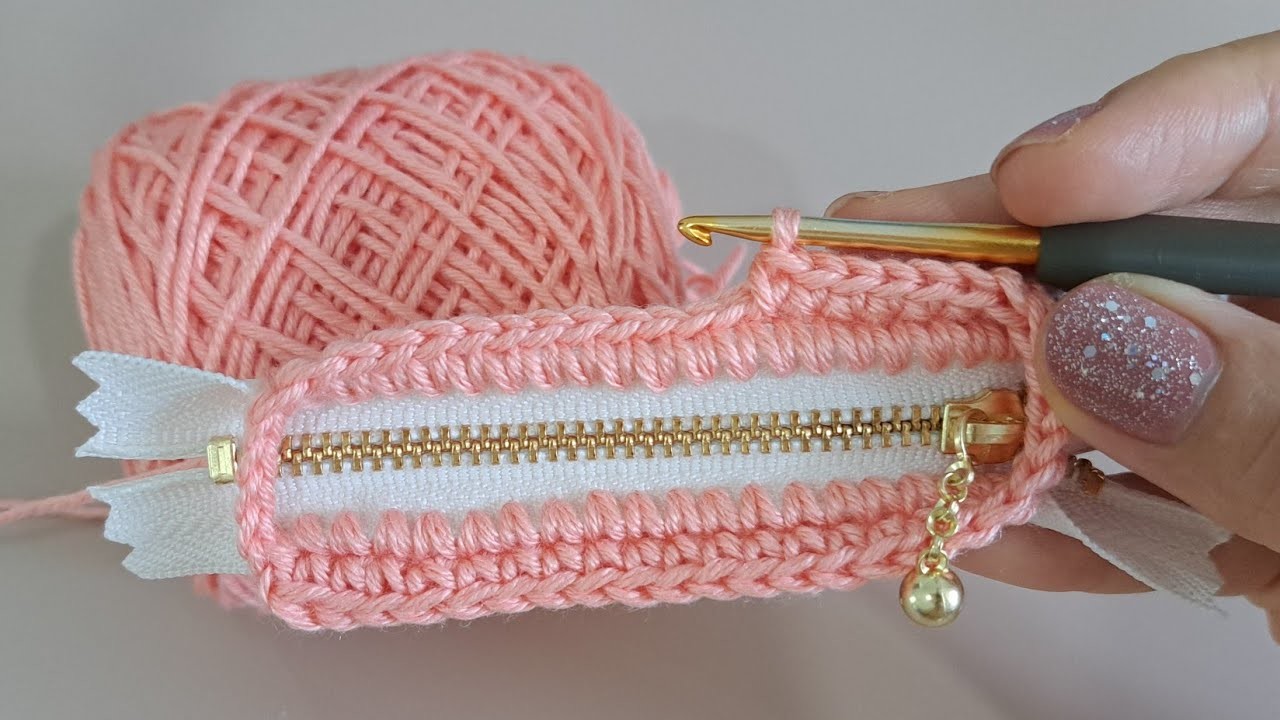 DIY Tutorial - How to crochet mini coin purse with zipper