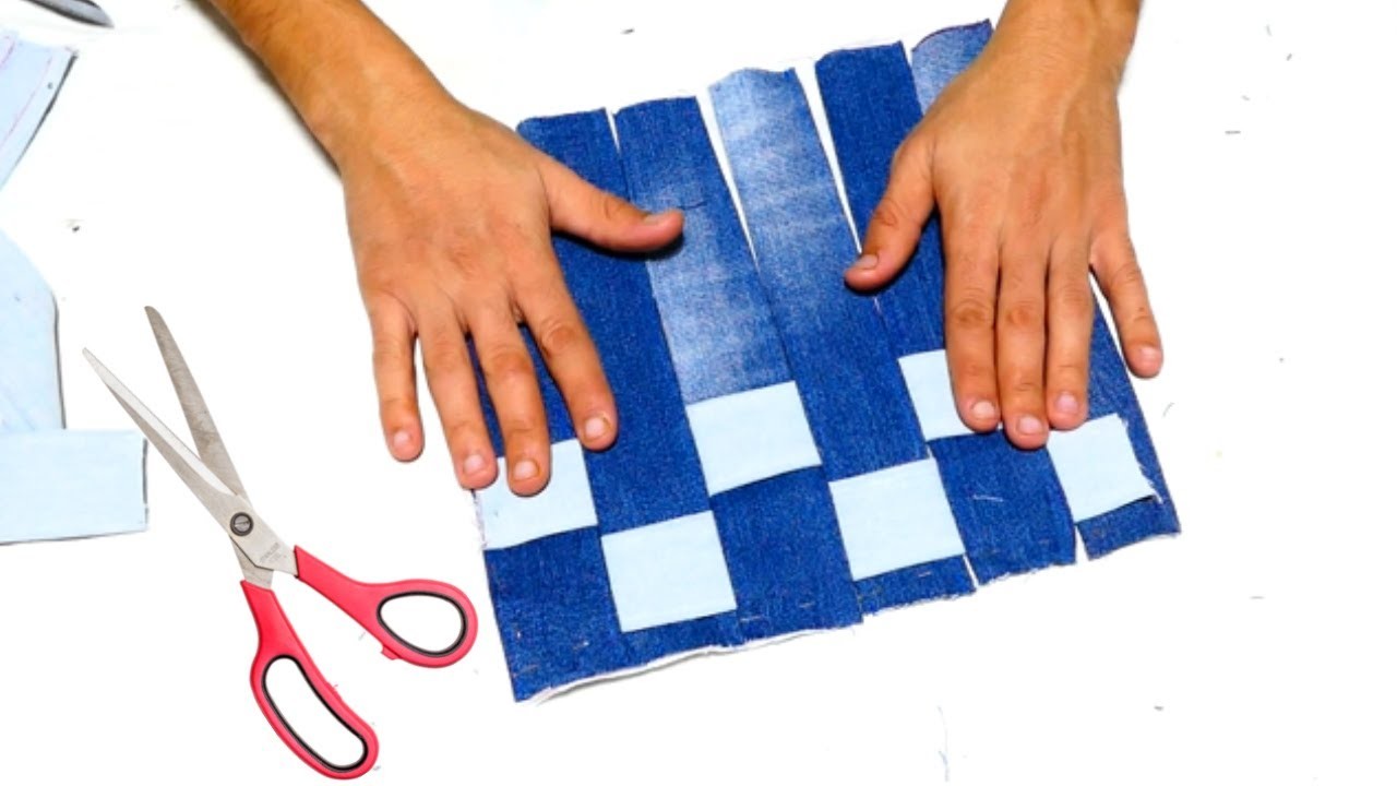 This tutorial will show you how to make a patchwork jeans bag in minutes