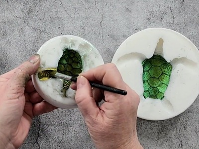 #1615 Two Gorgeous Resin Sea Turtles Using Chameleon Powders