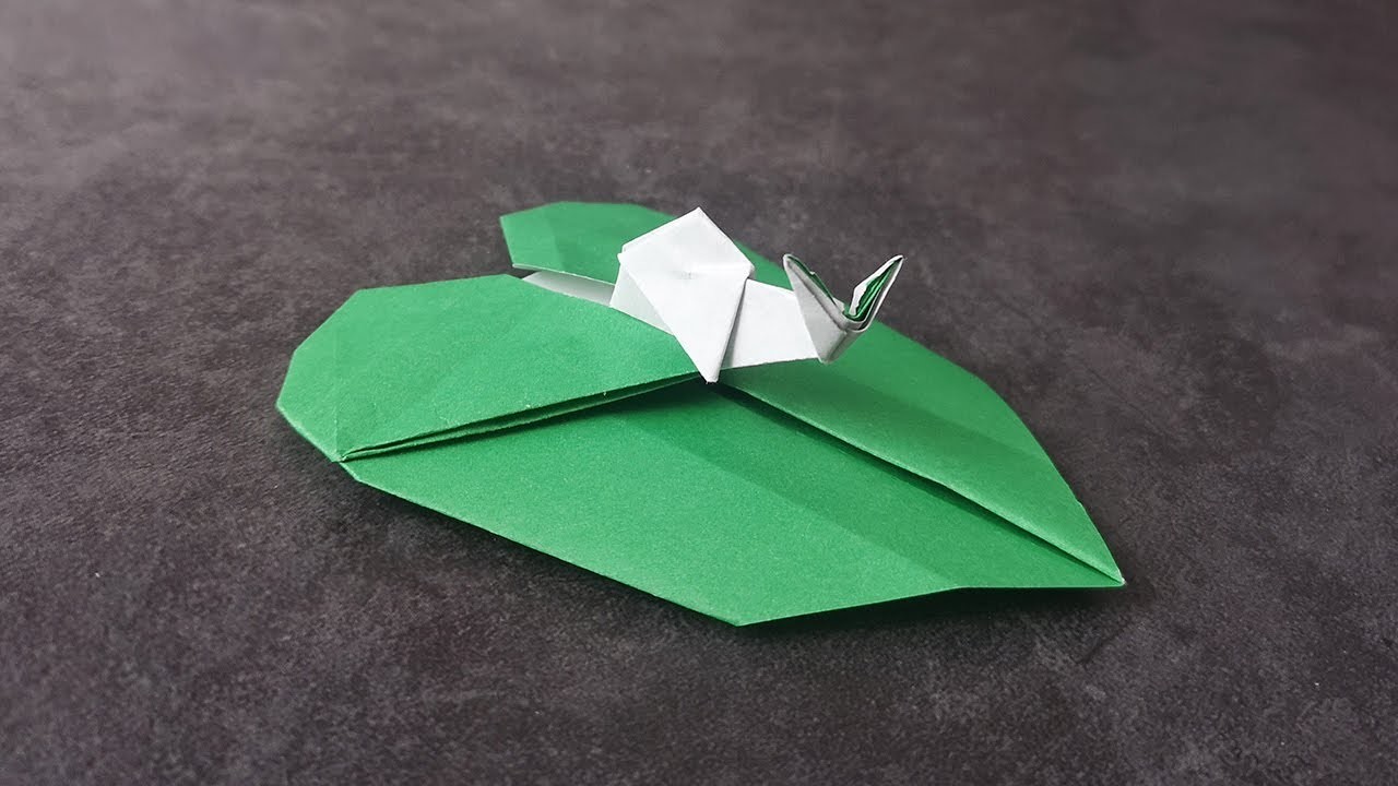 一张双色纸折趴在叶子上的蜗牛，DIY创意手工动物折纸 | How to Make a Paper Snail on a Leaf with One Piece of Paper