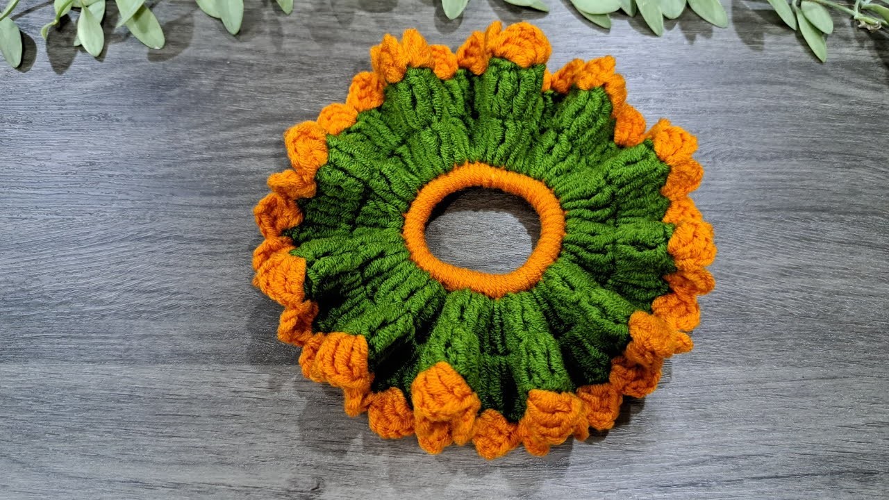 Pretty! ???? Easy DIY crochet hair scrunchies. Step by step