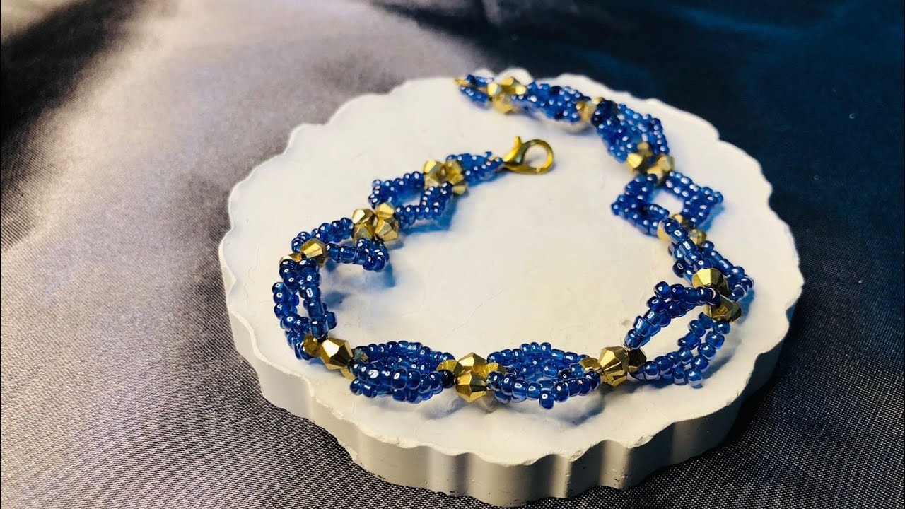 Blue seed beads bracelet tutorial.