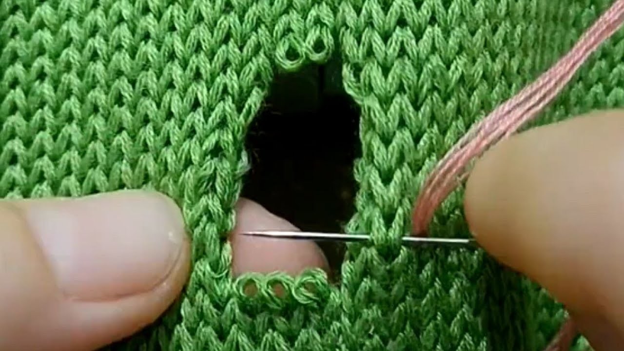 ????Learn a Magical Way to Repair a Hole in a Knitted Sweater