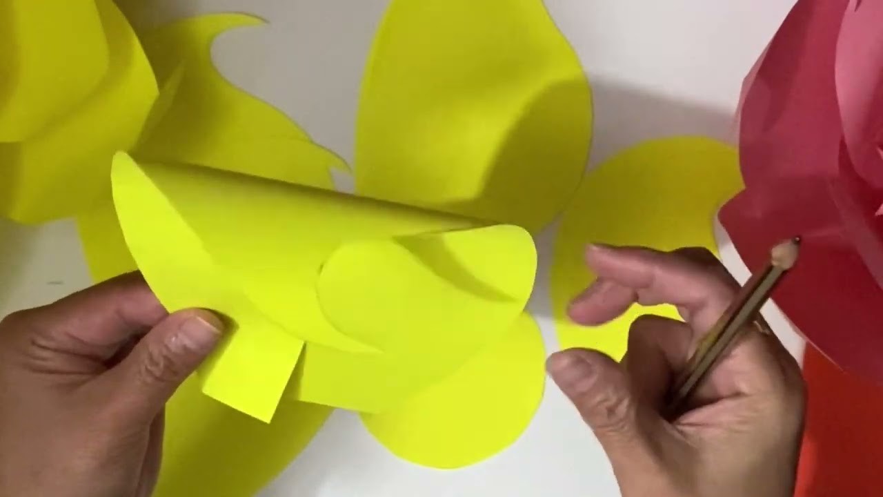 Amazing Trick for making Wavy Paper Flowers.DIY Giant Paper Flowers @marytampon1230channel