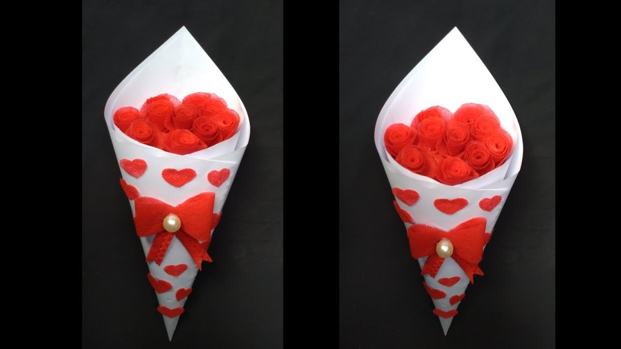 Diy Ross Day Craft. shopping bag Rose flower bouquet. Valentine's day craft.