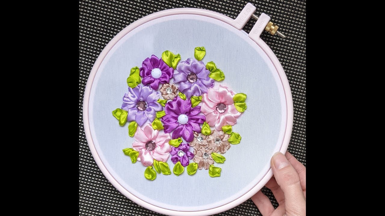 How to embroider a beautiful bouquet with ribbons, quickly and easily!