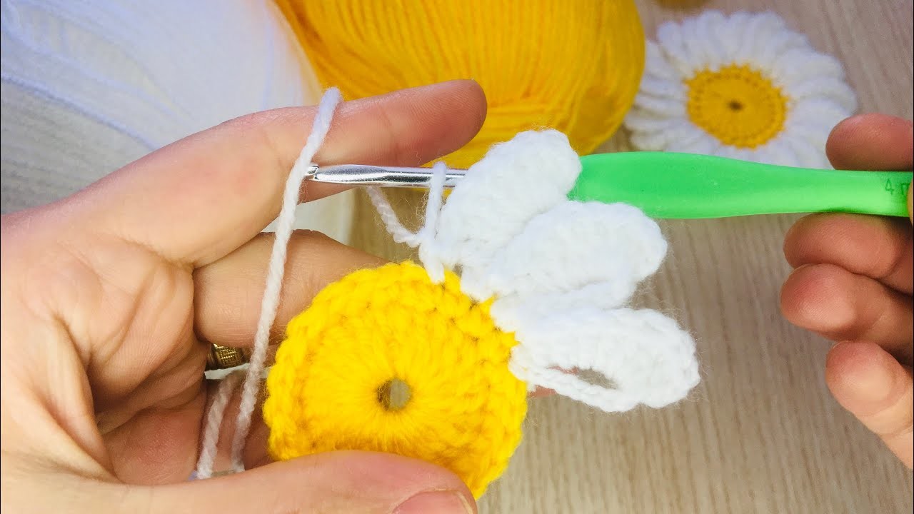 ????AWESOME | crochet THREE DIMENSIONAL DAISY MADE | EASY crochet #crochet #knitting