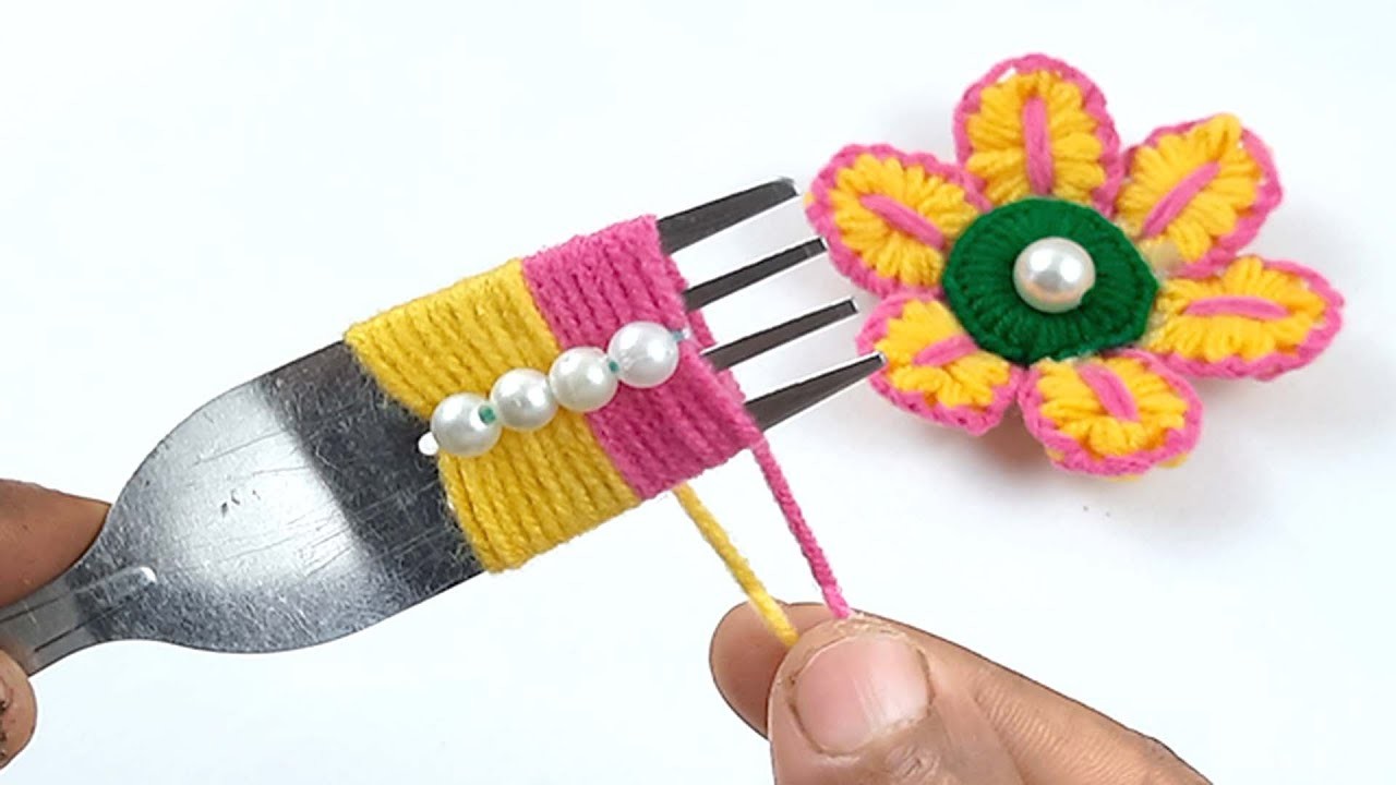Cute Hand Embroidery Amazing Flowers - Easy Woolen Flower Making Trick with Fork