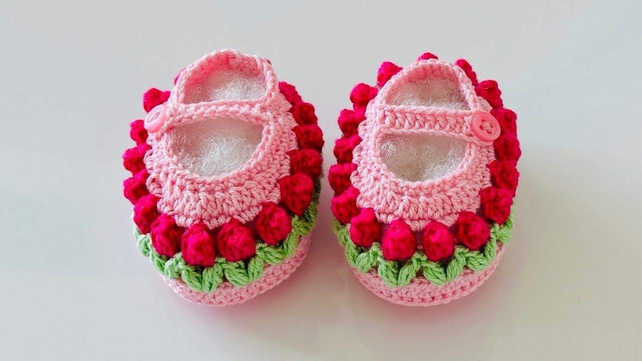 Crochet baby shoes for 0-3 months. Crochet Tulip Baby Booties (English)