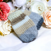 Handmade knitted newborn baby gift set comprising of mittens hat and booties