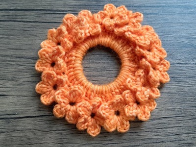 Love! Super easy crochet flower hair scrunchies. Beginner friendly.