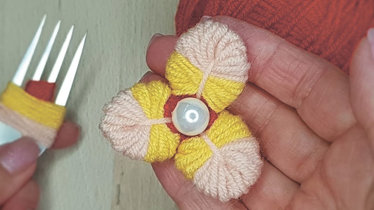 Amazing Fork Trick - Easy Way to Make Yarn Flower Easy - CRAFTMANIA