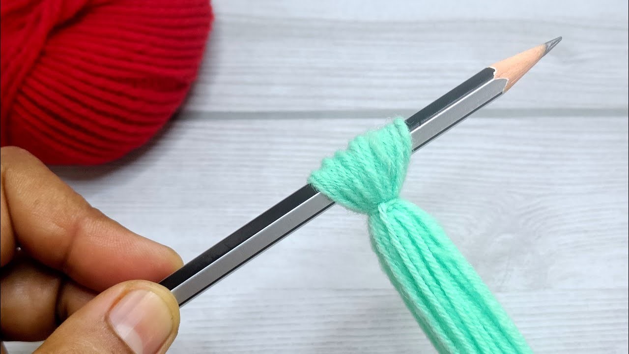Super easy Woolen Yarn Flower making with Pencil | Easy Sewing Hack